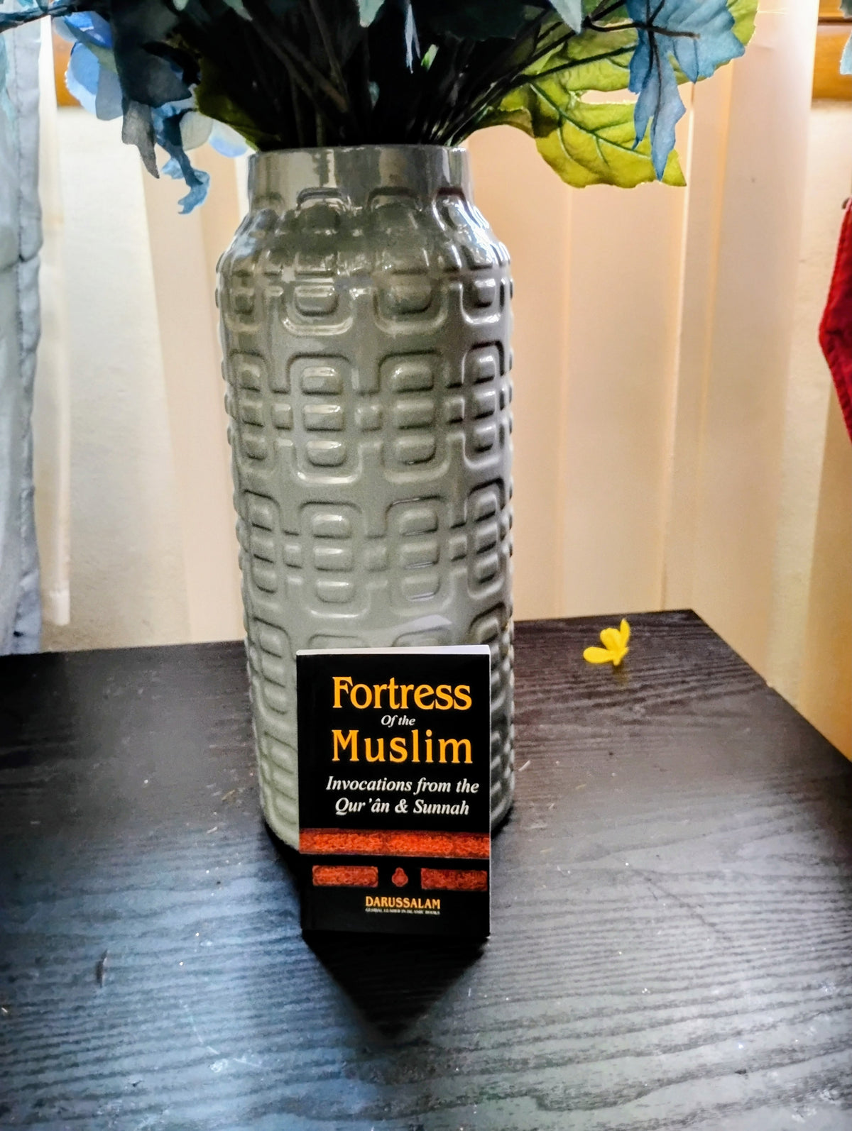Fortress of the Muslim (a.k.a. Citadel of the Believers aka Hisnul Muslim) : Invocations from Qur'an & Sunnah (Sa'id ibn Wah - fal Qahtaani) (Free Shipping)